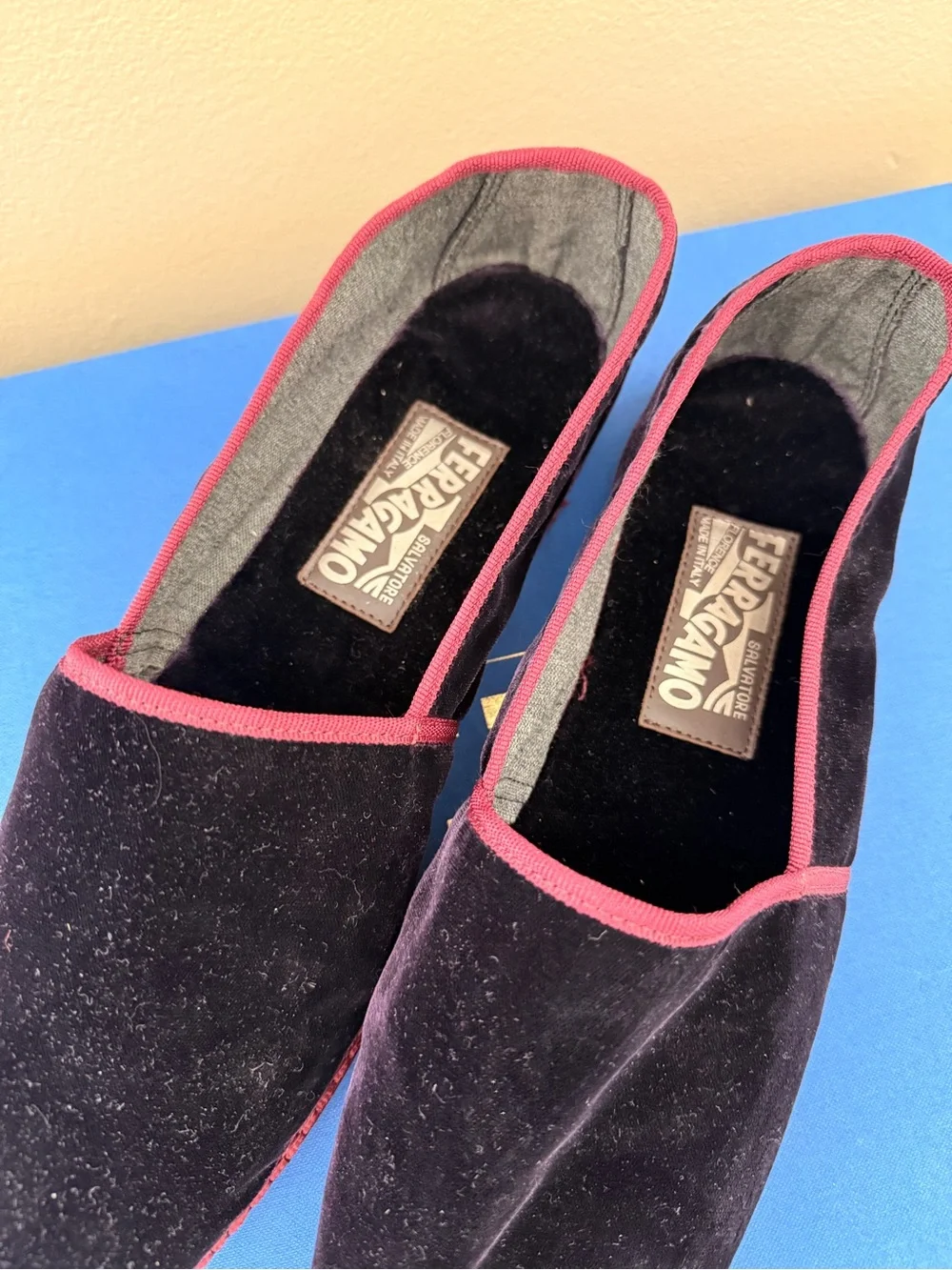 Feregamo Blue and Red Velvet Slippers Slip on Loafers
